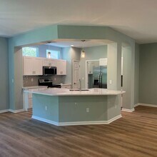 42 Coburn Dr E in Bluffton, SC - Foto de edificio - Building Photo