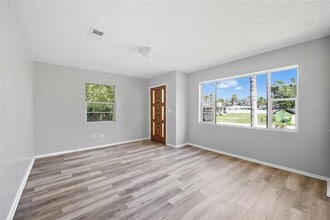 1124 Douglas Ave in DeLand, FL - Building Photo - Building Photo