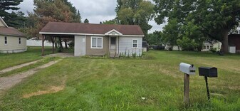 1111 Hiram St in Owosso, MI - Building Photo