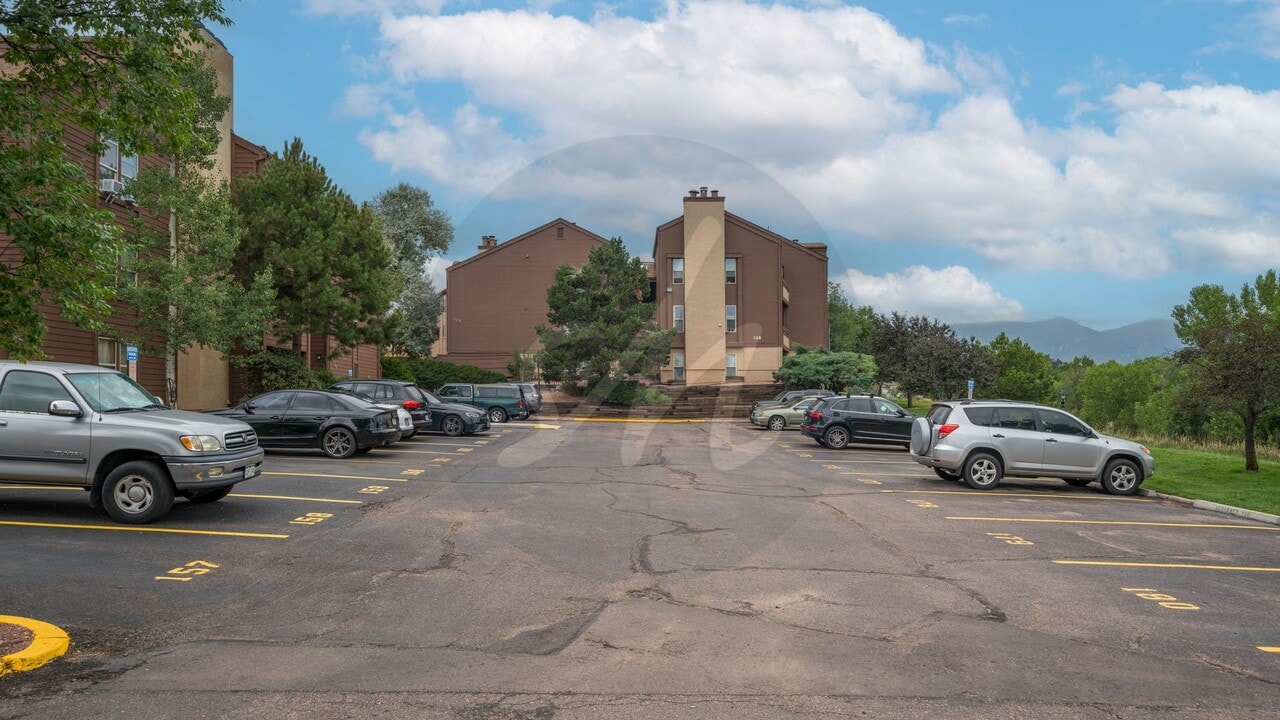 128 W Rockrimmon Blvd in Colorado Springs, CO - Building Photo