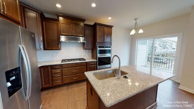 2708 S Spurway Dr in Ann Arbor, MI - Building Photo - Building Photo
