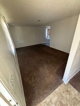 16465 Smoke Tree St in Hesperia, CA - Building Photo - Building Photo