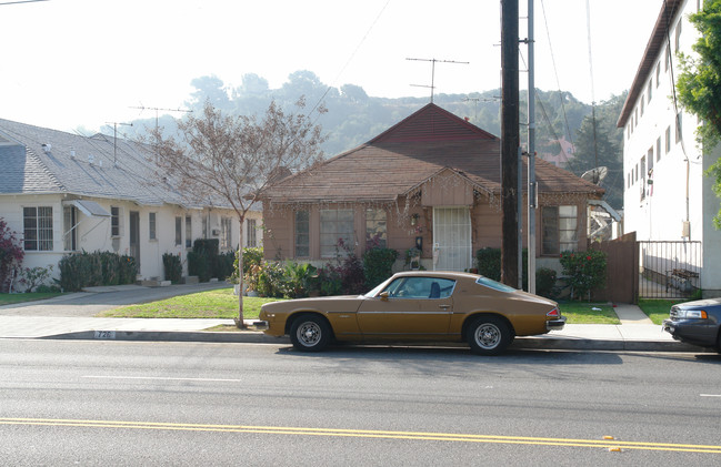 726 E Chevy Chase Dr in Glendale, CA - Building Photo - Building Photo