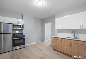 301 Poplar St in Bridgeport, CT - Building Photo