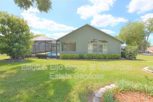 property at 2218 Longleaf Cir