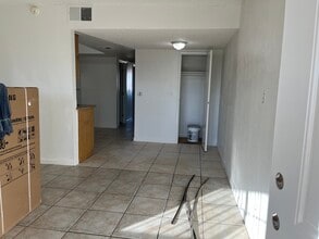 5648 Meikle Ln in Las Vegas, NV - Foto de edificio - Building Photo