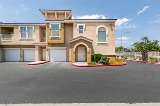 10001 Peace Way in Las Vegas, NV - Building Photo - Building Photo