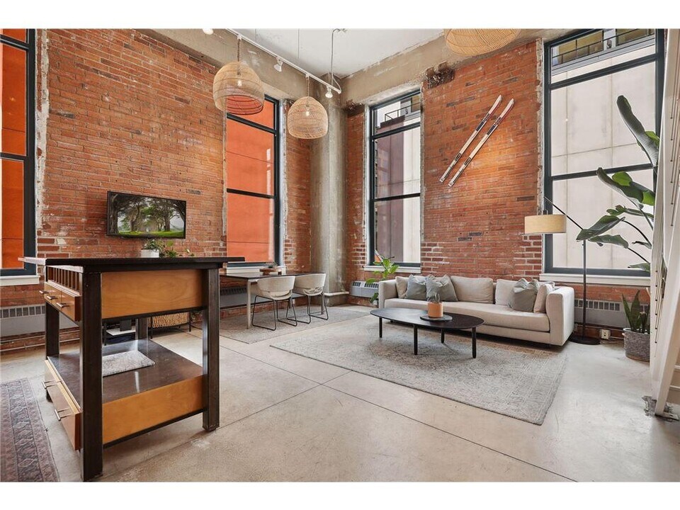 250 Park Ave, Unit 209 in Minneapolis, MN - Building Photo