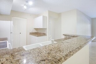 284 Village Blvd in Tequesta, FL - Building Photo