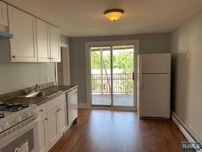 214 William St, Unit 2 in Harrison, NJ - Foto de edificio - Building Photo