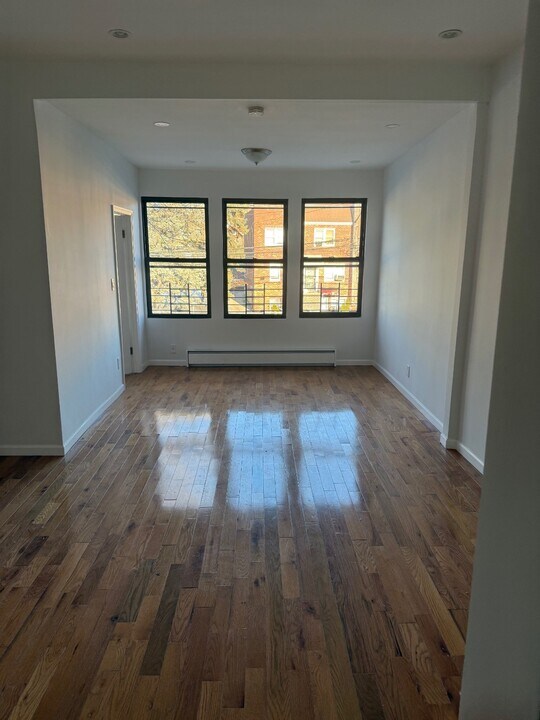 18xx Bronxdale Ave in Bronx, NY - Building Photo