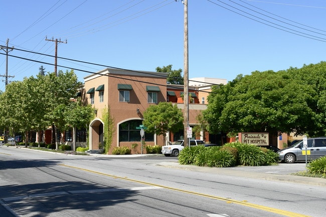 568-586 Glenwood Ave in Menlo Park, CA - Building Photo - Building Photo