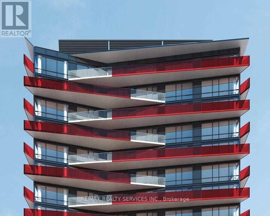 215 Queen St W in Toronto, ON - Building Photo