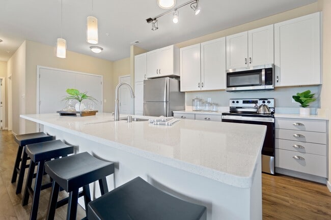 High Bluff at Creekwood Crossing in Menomonee Falls, WI - Building Photo - Building Photo