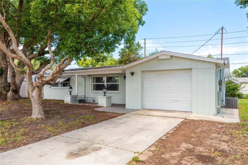 3547 Morley Dr in New Port Richey, FL - Foto de edificio