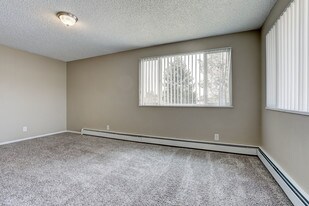 L'Abri Apartments in Loveland, CO - Building Photo