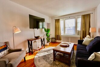 36 Hillside Ave, Unit 2 in Quincy, MA - Building Photo - Building Photo