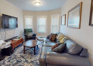 8 Chapman Pl, Unit 2 in Cambridge, MA - Foto de edificio - Building Photo