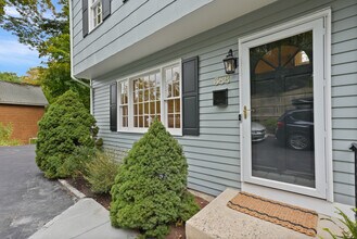 388 Main St in New Canaan, CT - Building Photo - Building Photo