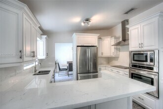 15831 SW 139th Pl in Miami, FL - Building Photo - Building Photo