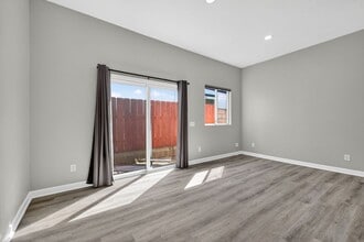 4089 Daves Way in San Diego, CA - Building Photo - Building Photo