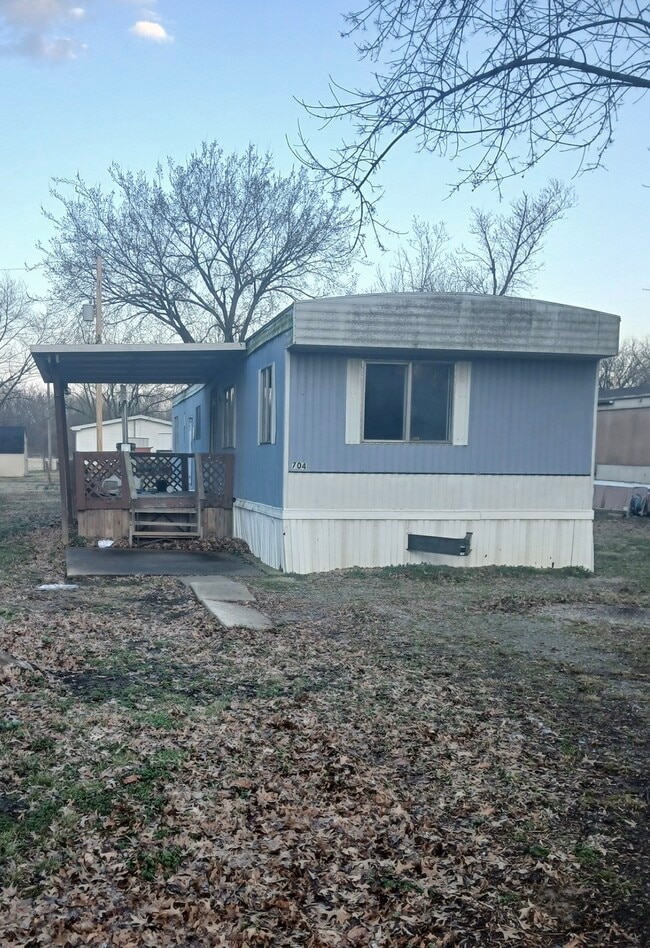 property at 704 N Linn St