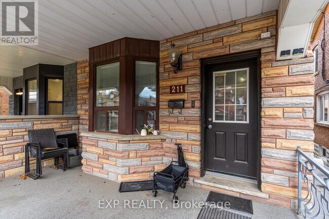211 Lauder Ave in Toronto, ON - Building Photo - Building Photo
