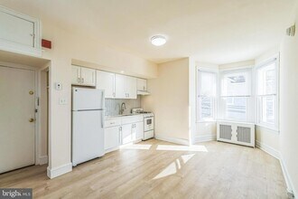 459 Martin St, Unit 2nd Floor in Philadelphia, PA - Building Photo - Building Photo