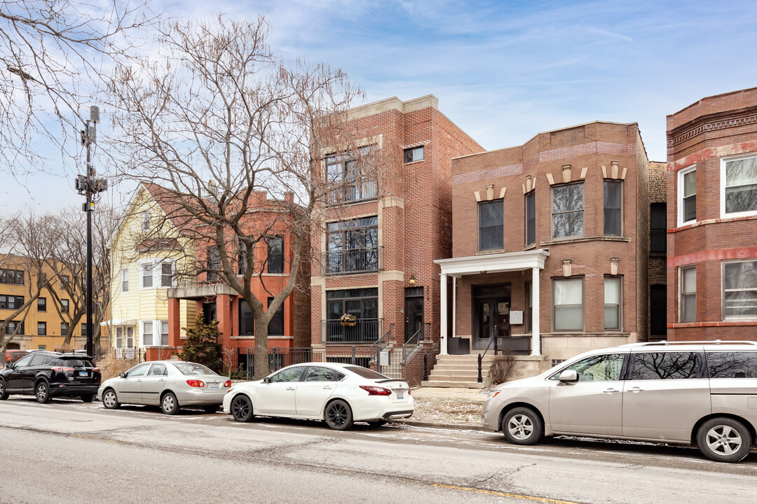 2014 W Addison St in Chicago, IL - Building Photo