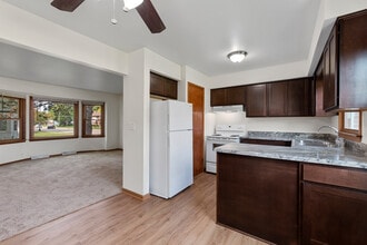5545 S Illinois Ave in Cudahy, WI - Building Photo - Building Photo