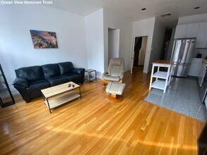 236 Hanover St, Unit 1 in Boston, MA - Foto de edificio - Building Photo