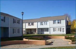 Bay-Zimmer Townhouses Apartments