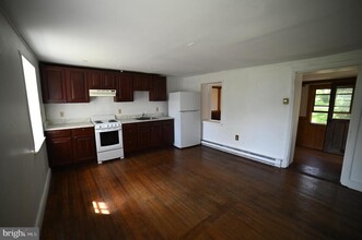 473 Davis Rd in Chester Springs, PA - Building Photo - Building Photo