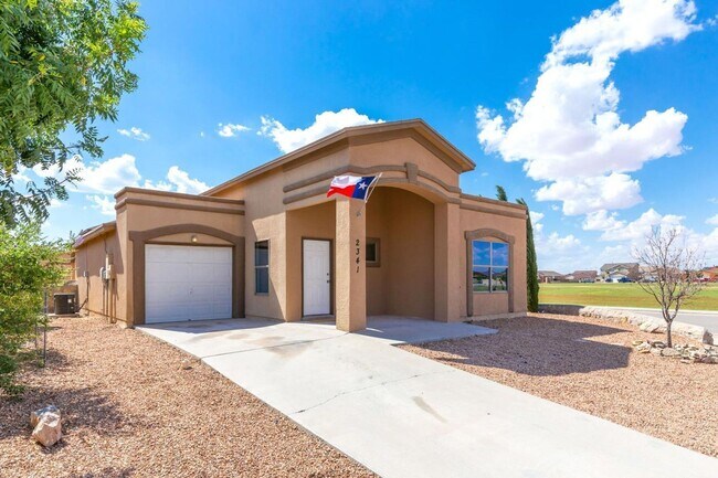 2341 Bird Song St in El Paso, TX - Foto de edificio - Building Photo