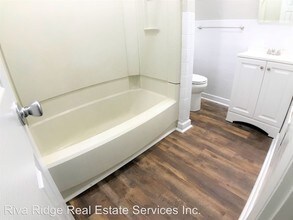 422 Mill St-Unit -Apt. C in Coraopolis, PA - Building Photo - Building Photo