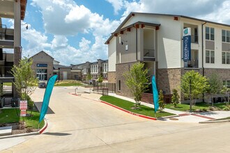Birchway Denton (TX) in Denton, TX - Foto de edificio - Building Photo