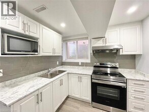 98 Dallan Dr in Guelph, ON - Building Photo - Building Photo