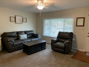 1458 Hill St in Belpre, OH - Foto de edificio - Building Photo