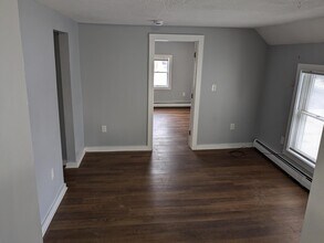 180 NorthBranch St, Unit B in Woodford, VT - Foto de edificio - Building Photo