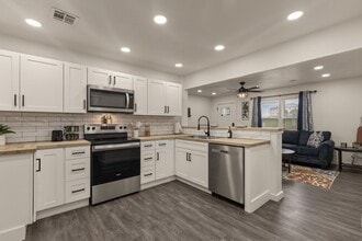 2325 W Easton St in Tulsa, OK - Foto de edificio - Building Photo