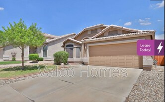 6450 W Saddlehorn Rd in Phoenix, AZ - Building Photo