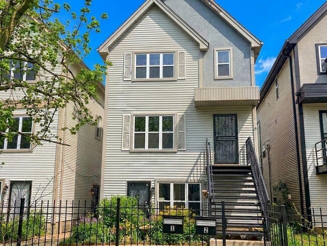 property at 6540 S Kenwood Ave