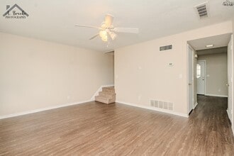 1215 N Pacific Ave in Iowa Park, TX - Building Photo - Building Photo