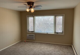 1936 Ford Parkway in St. Paul, MN - Building Photo - Interior Photo