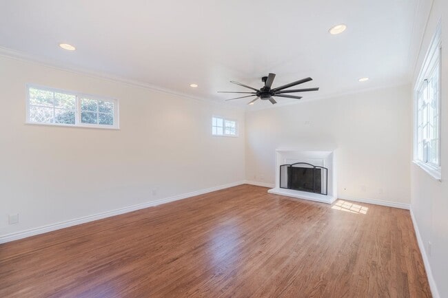 15871 Belfast Ln in Huntington Beach, CA - Building Photo - Building Photo