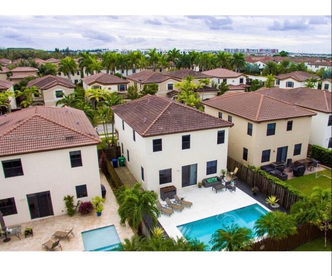 10067 NW 88th Ter in Doral, FL - Building Photo - Building Photo