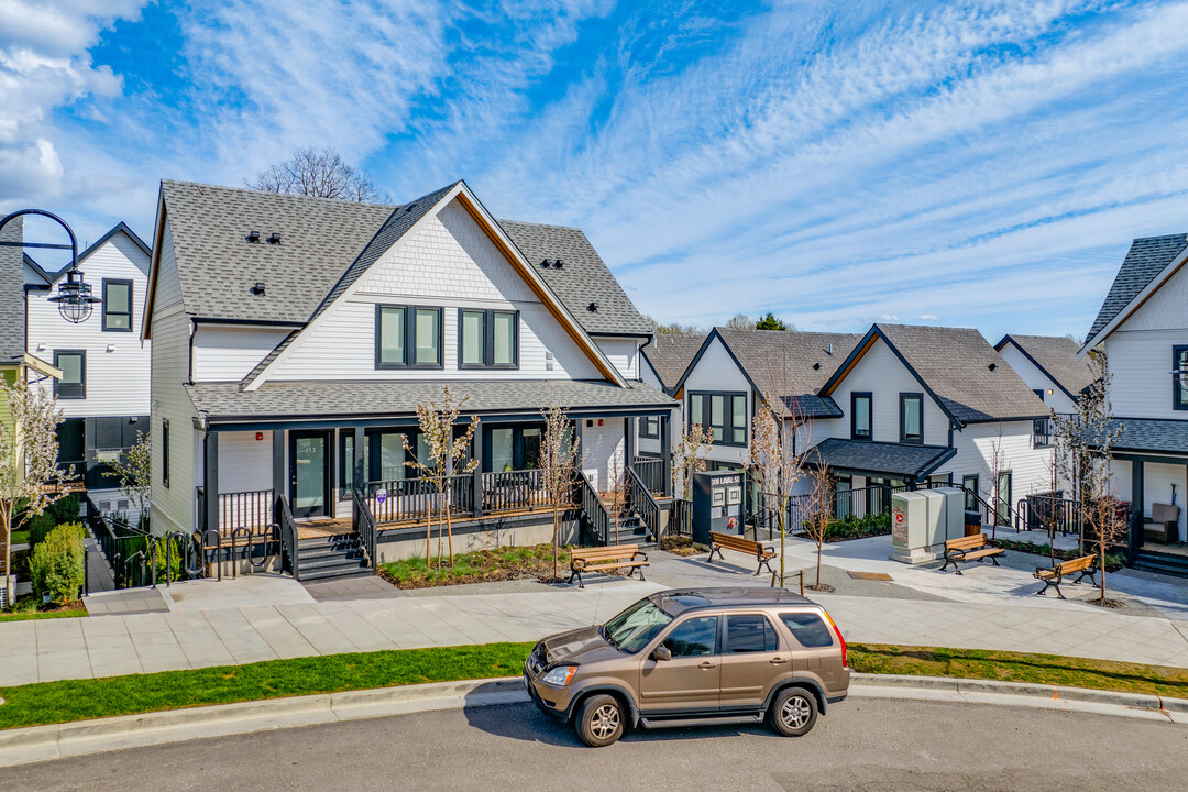 1306 Laval Sq in Coquitlam, BC - Building Photo