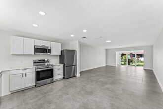 711 Laconia Cir in Greenacres, FL - Building Photo - Building Photo