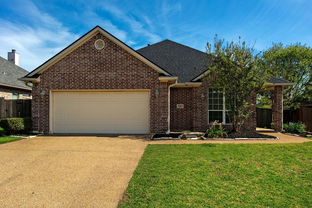 8423 Alison Ave in College Station, TX - Building Photo