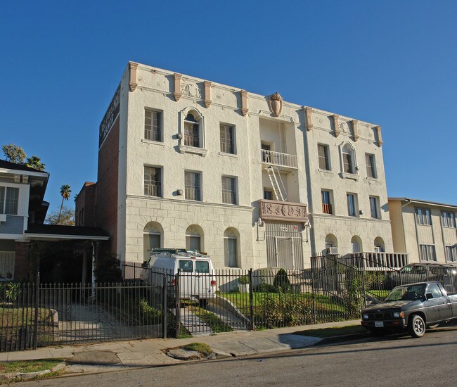 Delphene Manor in Los Angeles, CA - Building Photo - Building Photo